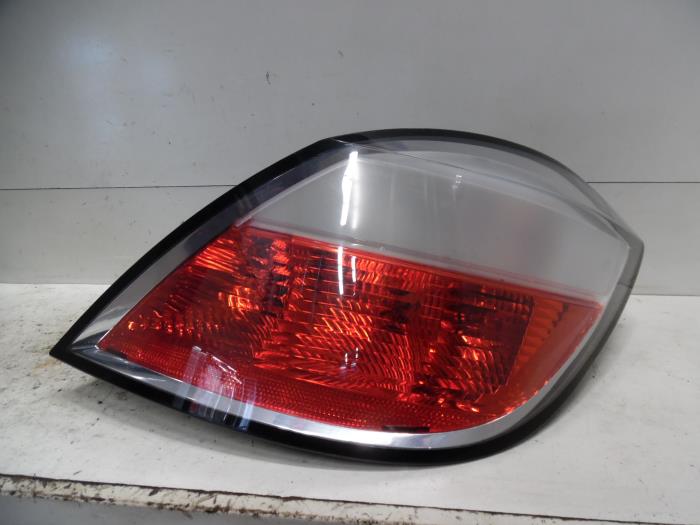 Taillight, right from a Opel Astra H (L48) 1.6 16V Twinport 2004