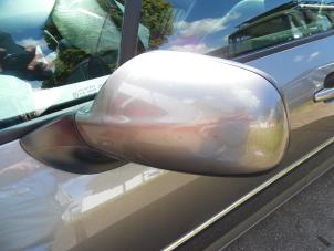 Used Wing mirror, left Peugeot 407 SW (6E) 2.0 HDiF 16V Price € 65,00 Margin scheme offered by Verhoef Cars & Parts
