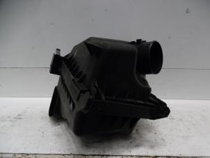 Używane Obudowa filtra powietrza Toyota Auris (E15) 2.2 D-CAT 16V Cena na żądanie oferowane przez Verhoef Cars & Parts