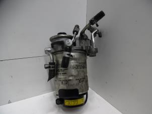 Usagé Boîtier de filtre carburant Toyota Auris (E15) 2.2 D-CAT 16V Prix sur demande proposé par Verhoef Cars & Parts