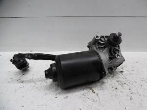 Used Front wiper motor Hyundai H-300 2.5 CRDi Price on request offered by Verhoef Cars & Parts