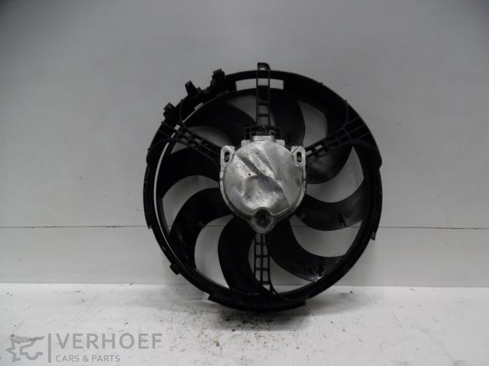 Używane Wentylator Fiat Stilo (192A/B) 2.4 20V Abarth 5-Drs. Cena € 30,00 Procedura marży oferowane przez Verhoef Cars & Parts