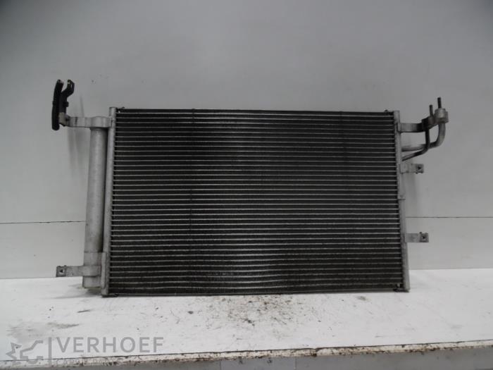 Begagnade AC-radiator Kia Cerato 1.6 16V Pris € 40,00 Marginaltabell erbjuds av Verhoef Cars & Parts