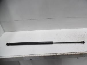 Used Rear gas strut, right Hyundai Matrix 1.6 16V Price on request offered by Verhoef Cars & Parts