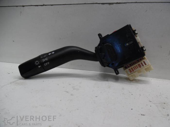 Używane Przelacznik swiatel Mazda MPV (LW19/69) 2.0 CiTD 16V Cena € 50,00 Procedura marży oferowane przez Verhoef Cars & Parts