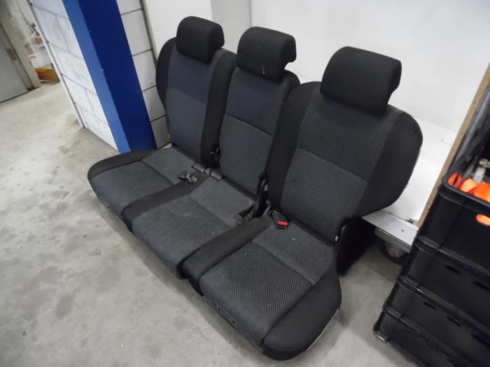 Rear bench seat from a Toyota Corolla Verso (E12) 1.6 16V VVT-i 2002