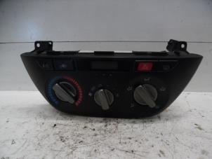 Używane Panel sterowania nagrzewnicy Toyota RAV4 (A2) 2.0 D-4D 16V 4x4 Cena na żądanie oferowane przez Verhoef Cars & Parts