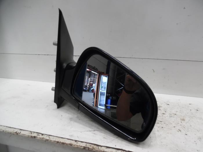 Wing mirror, right from a Hyundai Matrix 1.8 16V 2006