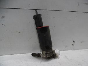 Used Windscreen washer pump Toyota Yaris (P1) 1.3 16V VVT-i Price € 25,00 Margin scheme offered by Verhoef Cars & Parts