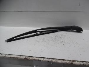 Used Rear wiper arm Toyota Yaris III (P13) 1.5 16V Hybrid Price € 20,00 Margin scheme offered by Verhoef Cars & Parts