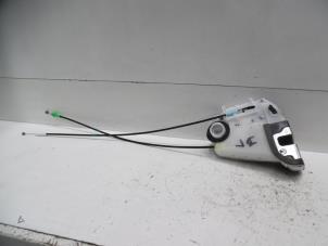 Gebrauchte Türschlossmechanik 4-türig links hinten Toyota Yaris III (P13) 1.5 16V Hybrid Preis € 50,00 Margenregelung angeboten von Verhoef Cars & Parts