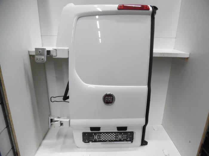 Minibus/van rear door from a Fiat Scudo (270) 1.6 D Multijet DPF 2014