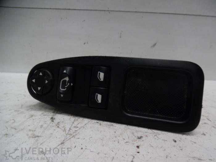 Usados Interruptor combinado de ventanillas Fiat Scudo (270) 1.6 D Multijet DPF Precio € 75,00 Norma de margen ofrecido por Verhoef Cars & Parts