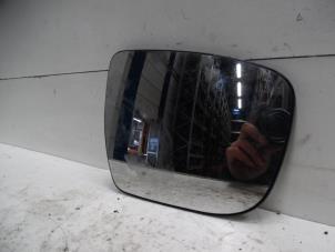 Used Mirror glass, right Nissan Qashqai (J11) 1.2 DIG-T 16V Price on request offered by Verhoef Cars & Parts