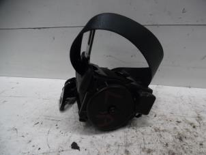 Used Rear seatbelt, left Nissan Qashqai (J11) 1.2 DIG-T 16V Price on request offered by Verhoef Cars & Parts
