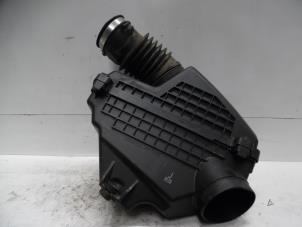 Używane Obudowa filtra powietrza Honda Legend (KB1/2) 3.5i V6 24V SH-AWD Cena na żądanie oferowane przez Verhoef Cars & Parts