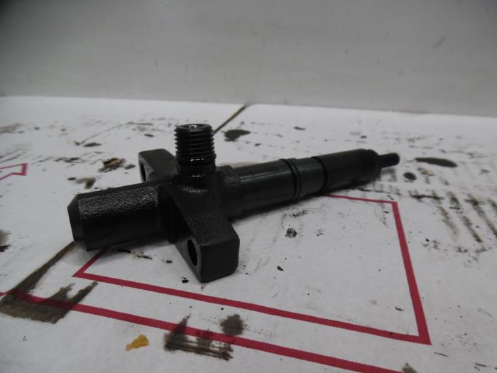 Injector (diesel) from a Mitsubishi Canter 3.0 Di-D 16V 2007