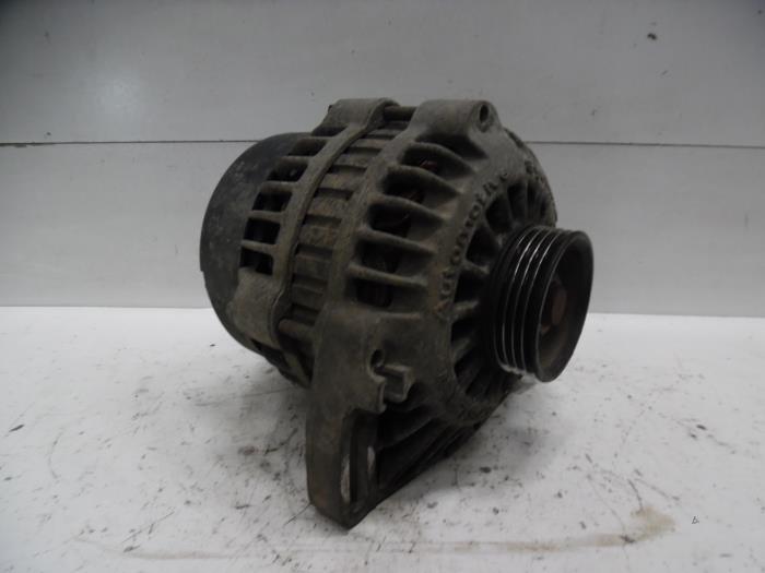 Dynamo from a Renault Clio II (BB/CB) 1.2 1998