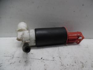 Usados Bomba de limpiaparabrisas delante Toyota Avensis (T22) 1.6 16V VVT-i Precio de solicitud ofrecido por Verhoef Cars & Parts