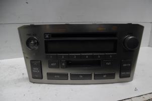 Używane Radioodtwarzacz CD Toyota Avensis Wagon (T25/B1E) 2.0 16V D-4D Cena na żądanie oferowane przez Verhoef Cars & Parts