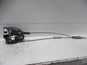 Gebrauchte Türschlossmechanik 4-türig links hinten Toyota Prius Plus (ZVW4) 1.8 Hybrid 16V Preis € 60,00 Margenregelung angeboten von Verhoef Cars & Parts