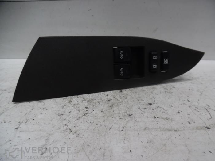 Usados Interruptor combinado de ventanillas Toyota iQ 1.0 12V VVT-i Precio € 50,00 Norma de margen ofrecido por Verhoef Cars & Parts