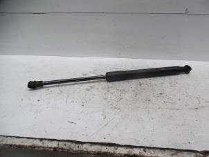 Used Rear gas strut, left Toyota iQ 1.0 12V VVT-i Price on request offered by Verhoef Cars & Parts
