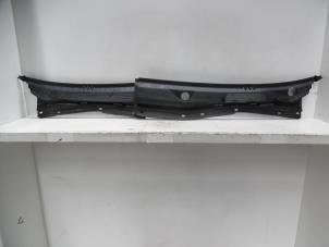 Used Cowl top grille Mitsubishi L-200 2.5 DI-D 4x4 Price on request offered by Verhoef Cars & Parts