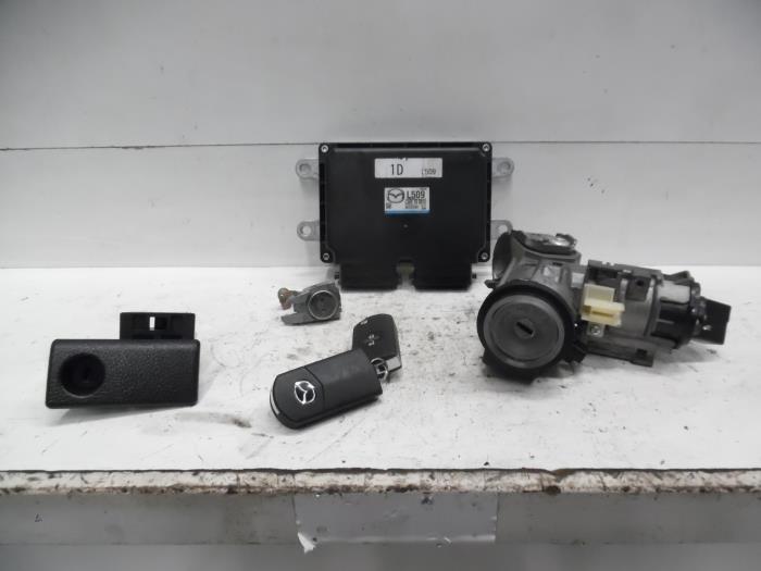 Set of cylinder locks (complete) from a Mazda 6 SportBreak (GH19/GHA9) 2.5 16V S-VT GT-M 2009
