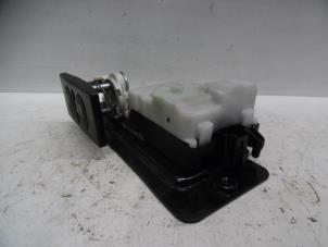 Used Boot lid lock mechanism Peugeot 607 Price on request offered by Verhoef Cars & Parts
