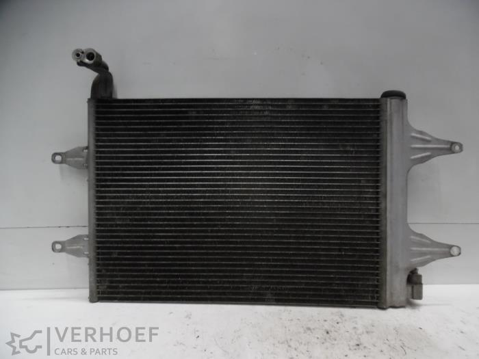 Usagé Radiateur clim Volkswagen Polo IV (9N1/2/3) 1.4 16V Prix € 35,00 Règlement à la marge proposé par Verhoef Cars & Parts