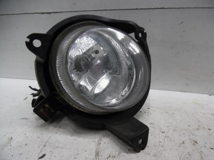 Fog light, front right from a SsangYong Rodius 2.7 270 Xdi 20V 4x2 2006