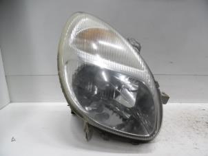 Używane Reflektor prawy Daihatsu Sirion/Storia (M1) 1.0 12V Cena na żądanie oferowane przez Verhoef Cars & Parts