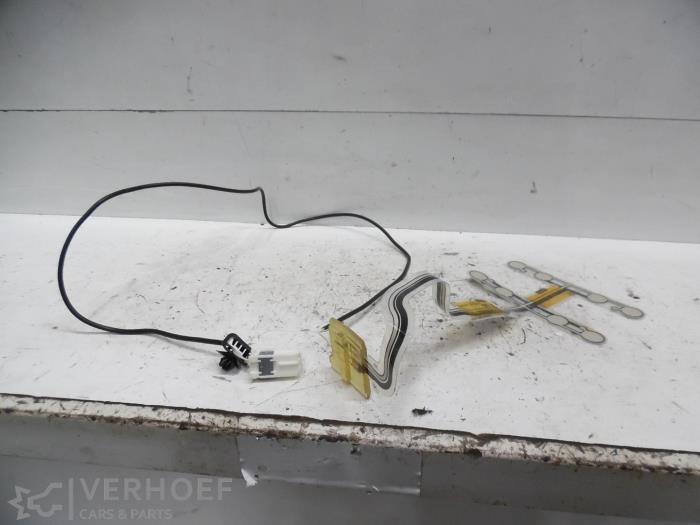 Begagnade Sätessensor, höger Opel Astra H (L48) 1.4 16V Twinport Pris på förfrågan erbjuds av Verhoef Cars & Parts