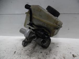Used Master cylinder Opel Astra H (L48) 1.4 16V Twinport Price on request offered by Verhoef Cars & Parts