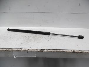 Gebrauchte Gasdämpfer rechts hinten Mazda 2 (DE) 1.3 16V S-VT Preis auf Anfrage angeboten von Verhoef Cars & Parts
