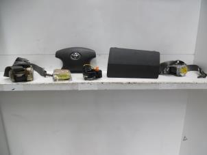 Used Airbag set + module Toyota Hi-lux IV 2.5 D4-D 16V 4x4 Price € 907,50 Inclusive VAT offered by Verhoef Cars & Parts