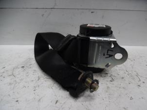 Używane Pas bezpieczenstwa lewy tyl Mitsubishi Colt (Z2/Z3) 1.3 16V Cena na żądanie oferowane przez Verhoef Cars & Parts