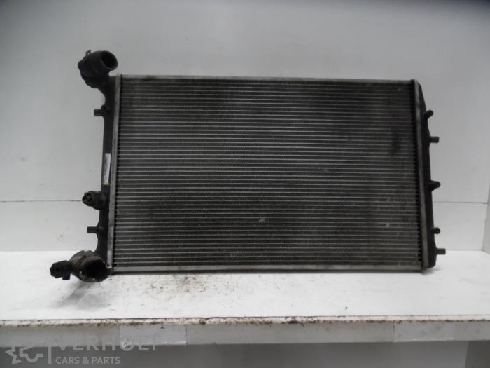 Usagé Radiateur Volkswagen Polo IV (9N1/2/3) 1.4 TDI 80 Prix € 30,00 Règlement à la marge proposé par Verhoef Cars & Parts