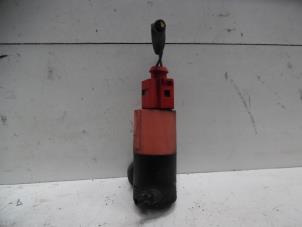 Used Windscreen washer pump Toyota Yaris II (P9) 1.33 16V Dual VVT-I Price on request offered by Verhoef Cars & Parts