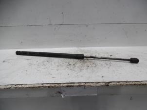 Gebrauchte Gasdämpfer rechts hinten Mazda 2 (DE) 1.3 16V S-VT Preis auf Anfrage angeboten von Verhoef Cars & Parts