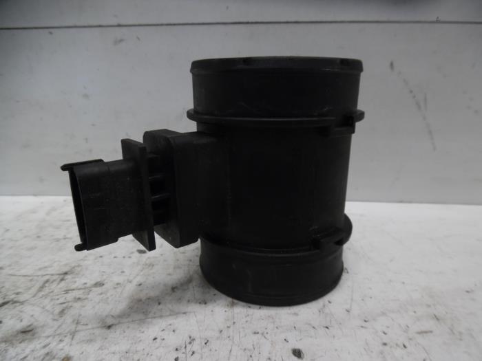 Airflow meter from a Daewoo Captiva (C100) 2.0 CDTI 16V 150 4x4 2006