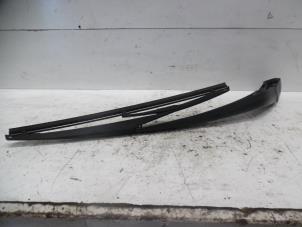Used Rear wiper arm Toyota Yaris III (P13) 1.5 16V Hybrid Price € 25,00 Margin scheme offered by Verhoef Cars & Parts