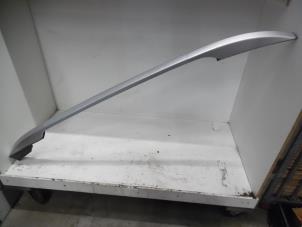 Used Roof rail, right Kia Cee'd Sporty Wagon (EDF) 1.4 16V Price on request offered by Verhoef Cars & Parts
