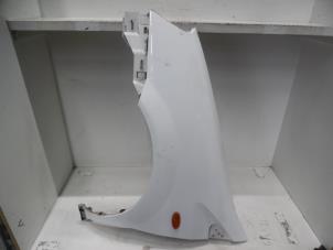 Used Front wing, left Nissan Almera Tino (V10M) 2.2 Di 16V Price on request offered by Verhoef Cars & Parts