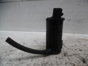 Usados Bomba de limpiaparabrisas delante Hyundai iX35 (LM) 2.0 16V Precio de solicitud ofrecido por Verhoef Cars & Parts
