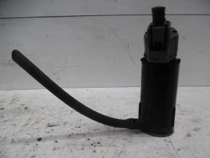 Usados Bomba de limpiaparabrisas delante Hyundai iX35 (LM) 2.0 16V Precio de solicitud ofrecido por Verhoef Cars & Parts