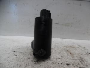 Usados Bomba de limpiaparabrisas delante Toyota Aygo (B40) 1.0 12V VVT-i Precio de solicitud ofrecido por Verhoef Cars & Parts