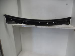 Used Cowl top grille Nissan Primastar 2.0 dCi 120 Price on request offered by Verhoef Cars & Parts