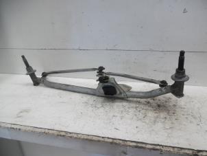 Used Wiper mechanism Nissan Primastar 2.0 dCi 120 Price on request offered by Verhoef Cars & Parts